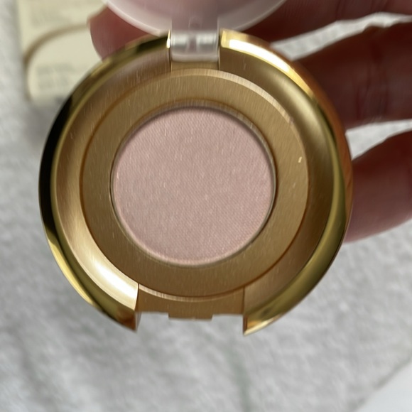 Eye shadow - Picture 2 of 3